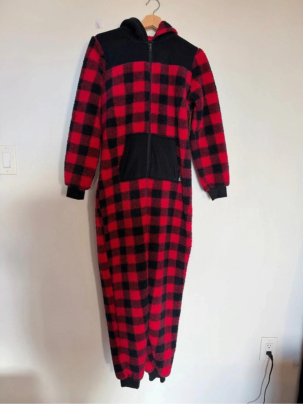 Canadiana Women’s Buffalo Plaid Fleece Sleeper Onesie – Size M – NWT